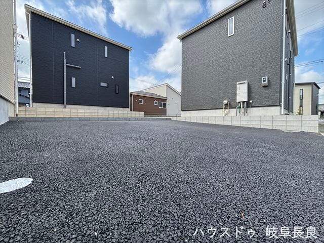 敷地内にゆとりのある駐車スペースを確保。毎日の通勤やお買い物など、車を使う暮らしを快適に支えます。