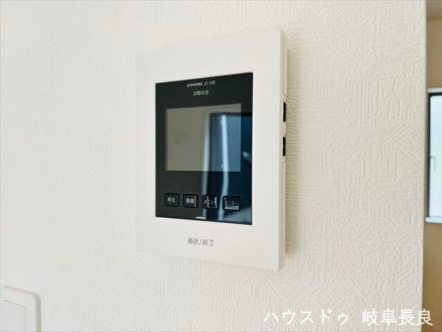 ≪モニター付きインターホン≫安心のモニター付きインターホンを備えた住まい。防犯面に配慮しながら快適な暮らしをサポートします。