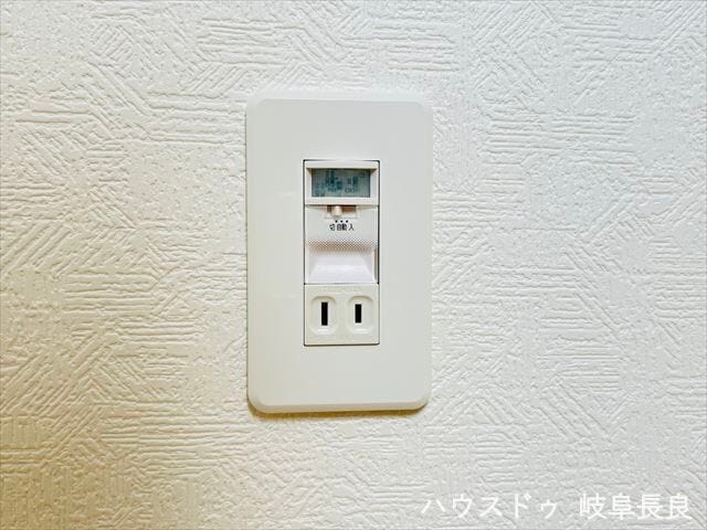 ≪フットライト≫夜間の安全性に配慮したフットライトを設置。小さなお子さまやご年配の方にも嬉しい設備です。