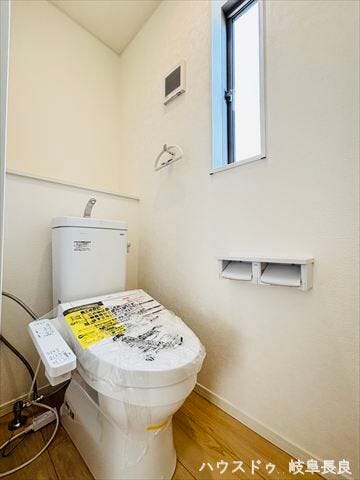 ≪2F≫シンプルで飽きのこないデザインのトイレ。どなたでも使いやすく、快適な住まいづくりに配慮されています。