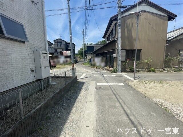 ≪南側西向き 幅約2.3m≫
セットバックが必要となりますが、緊急車両なども入ってこれるようになるので災害時にも安心ですね。