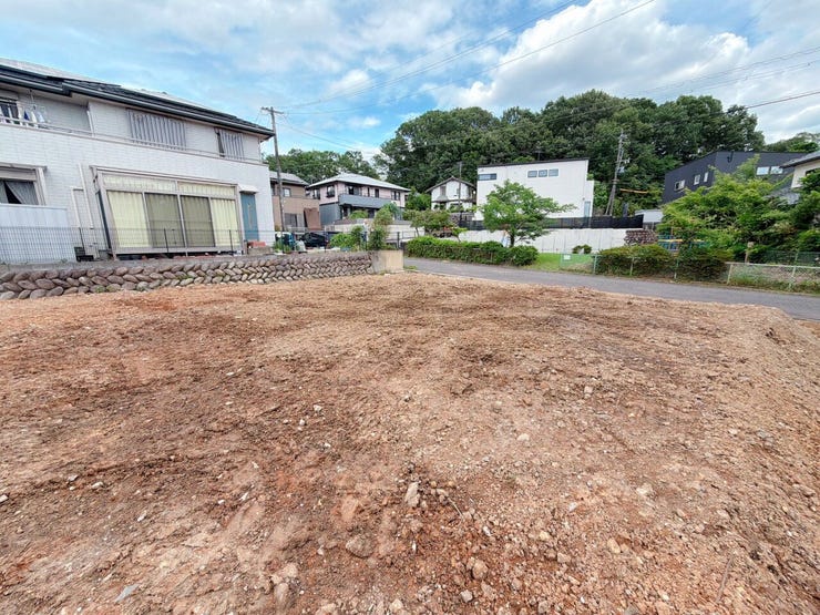 【未掲載情報あり】
店舗限定でネット未掲載の土地情報もご紹介可能です!
公開前の物件もチェックできるため、理想の住まい探しがぐっと進みます!
気になる方はぜひお気軽にお問い合わせください♪