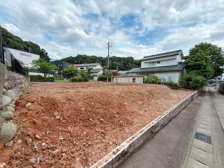 【未掲載情報あり】
店舗限定でネット未掲載の土地情報もご紹介可能です!
公開前の物件もチェックできるため、理想の住まい探しがぐっと進みます!
気になる方はぜひお気軽にお問い合わせください♪