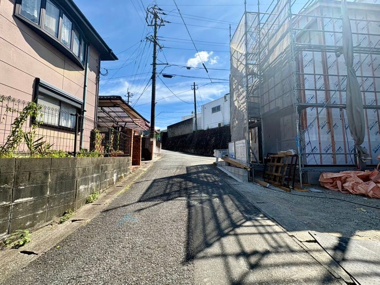 現況と異なる場合は、現況優先となります。
2026年9月完成を予定しております。
【2026.7.26撮影】