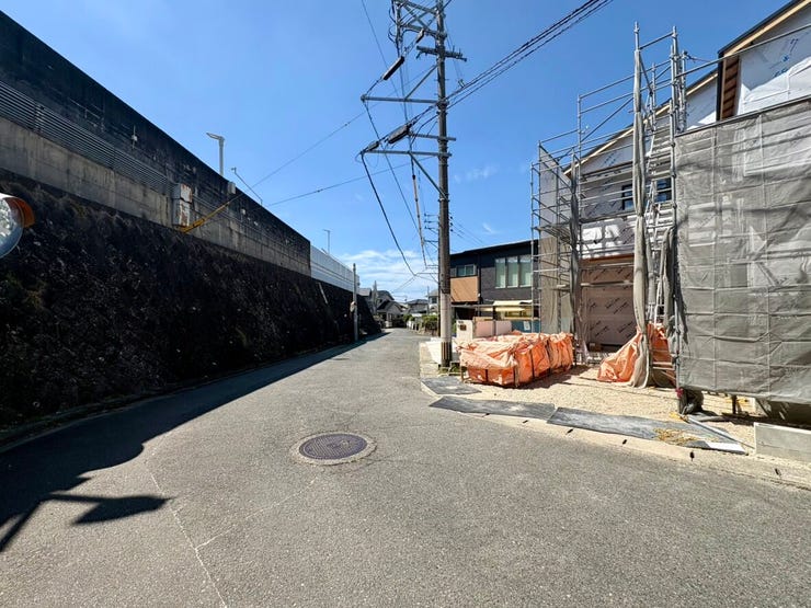 現況と異なる場合は、現況優先となります。
2026年9月完成を予定しております。
【2026.7.26撮影】