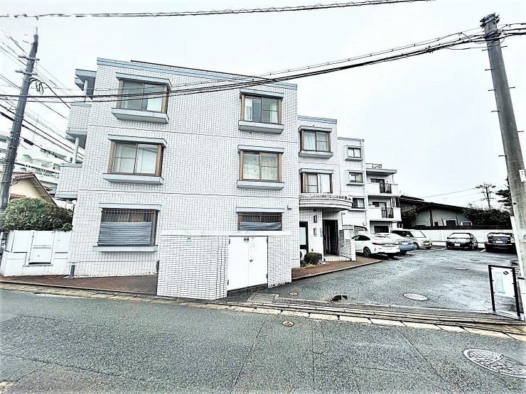 【外観】
西花畑小学校まで徒歩2分、花畑中学校まで徒歩4分。幼稚園保育園や公園も近隣に揃う子育てファミリーにもオススメの立地です。スーパーやホームセンターなどが周辺に充実している生活利便の良いエリアです。