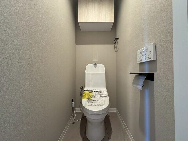 【Toilet】清潔感があり、落ち着いたデザインのトイレ。家族みんなが快適に使えます。