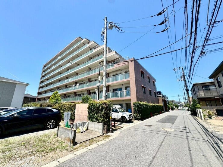 【Exterior】無駄のないシンプルな外観が、洗練された上質な雰囲気を演出します。