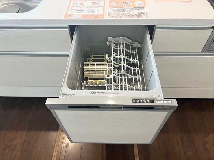 便利な食洗機完備のキッチンで、家事の負担を軽減。料理の後も、ゆったりとくつろげる時間を確保できます。