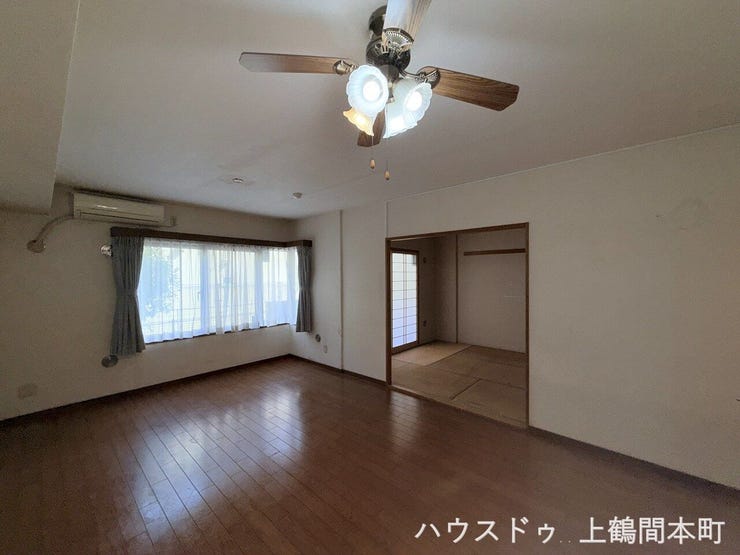 ソファを置いてもゆとりを感じられる広さです