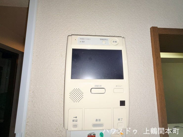 インターホンです。家族の安心な暮らしを支える、うれしい設備のひとつです。