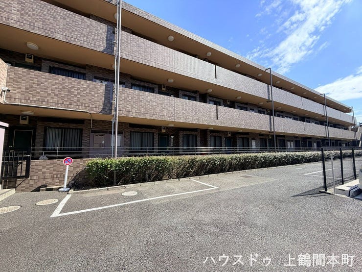 【外観】
理想の住まい探しは現地見学から。写真では伝わりきらない陽当たりや開放感、周辺環境までしっかりご確認いただけます。ぜひ一度ご家族皆さまでご見学ください。
