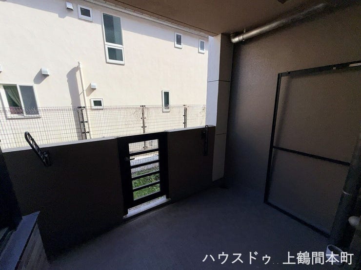 洗濯物がたっぷり干せる、ゆとりある広さのバルコニー