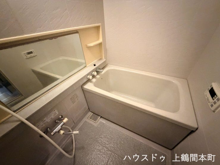 一日の疲れを癒す、落ち着いた雰囲気のバスルームです