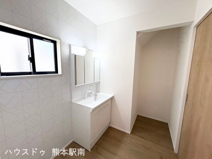 ■洗面所■
明るく清潔感のある洗面所で毎日の身支度も快適です
家事動線にも配慮された使いやすい空間です
