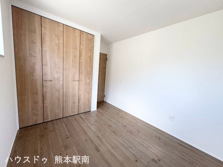 ■洋室■
シンプルで使いやすい洋室が暮らしに彩りを添えます
お好みのインテリアを楽しめる空間です