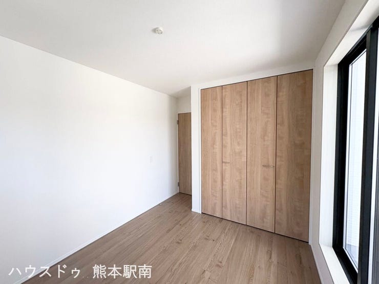 ■洋室■
ゆとりある広さで家具の配置もしやすい洋室です
寝室や子ども部屋として幅広く活用できます