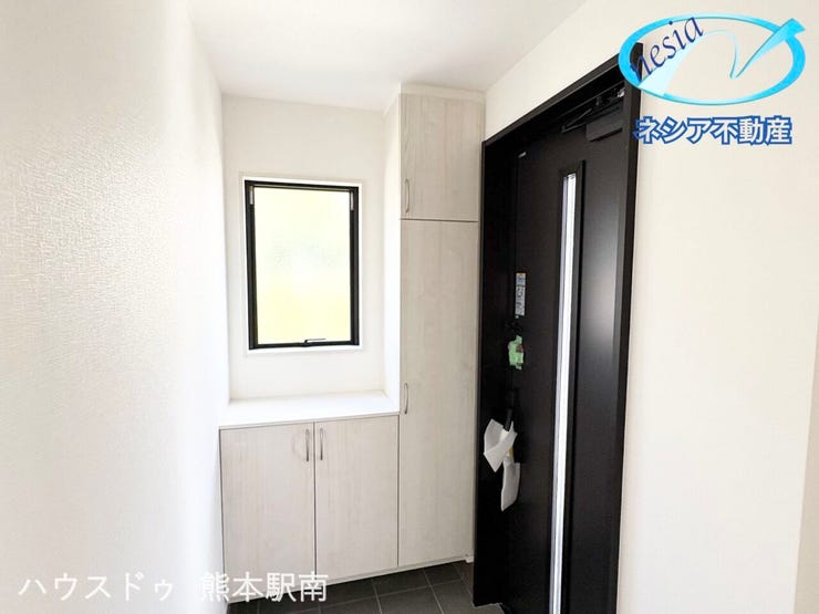 ■玄関■
明るく開放感のある玄関がご家族を優しく迎えます
心地よい毎日がここから始まる空間です