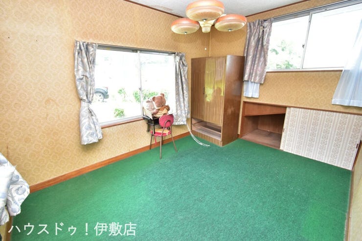 上谷口町 中古戸建 【2F洋室】
2方向に窓がついており、明るい洋室