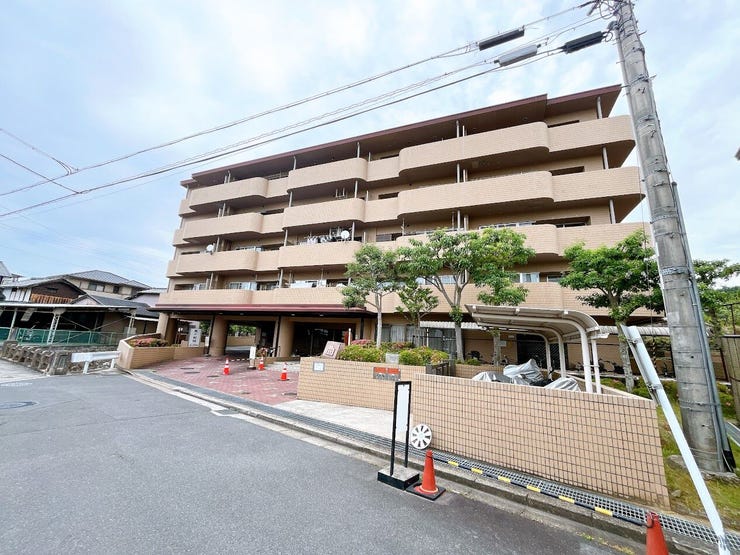 スーパーやコンビニ、幼保・小学校など生活利便施設が充実した立地です。