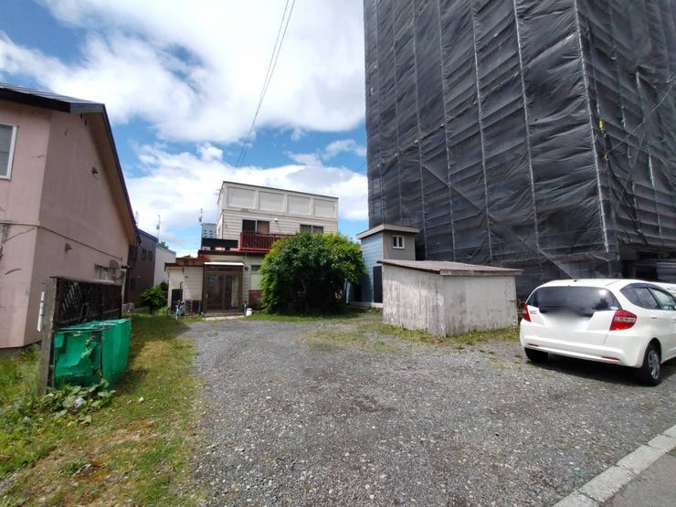 【外観】
《外観写真》
収益用物件・店舗開発・居住用等の幅広い活用が可能です。