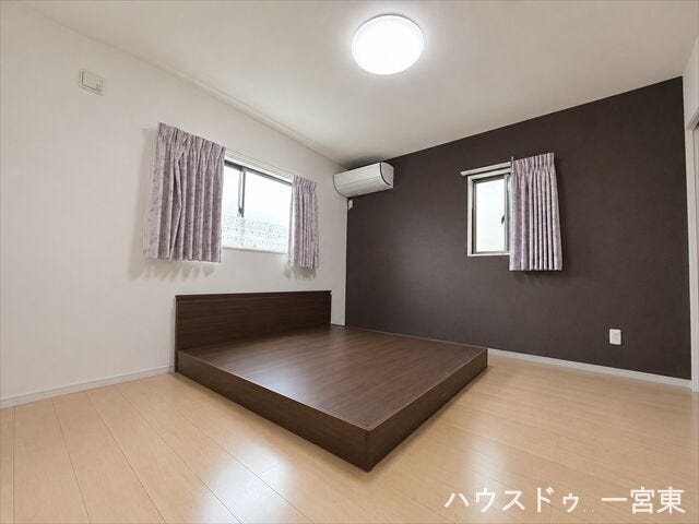 ※居住中につき室内を CG にて家具消しをしたものです。
【8帖】一番広いお部屋になっています。クローゼットも大きいので、主寝室の利用に適しています。