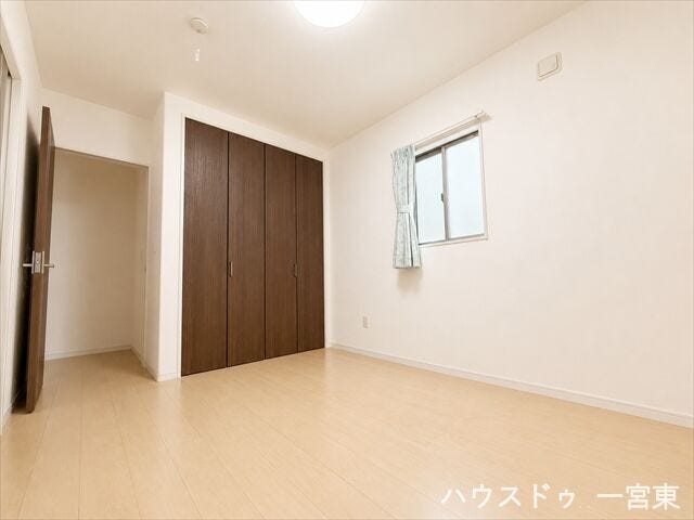 ※居住中につき室内を CG にて物消しをしたものです。
【6帖東】朝日がやさしく差し込むお部屋なので気持ちの良い朝を迎えられそうですね。