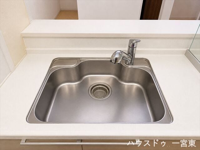 ※居住中につき室内を CG にて物消しをしたものです。
【シンク】錆びにくくて耐久性や耐熱性に優れていてメンテナンスが楽なステンレスシンク。