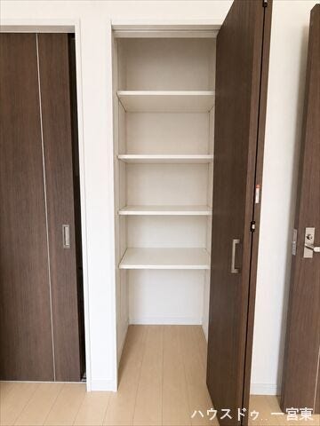 ※居住中につき室内を CG にて物消しをしたものです。
【8帖洋室】収納スペース充実!お部屋を広く使えます。