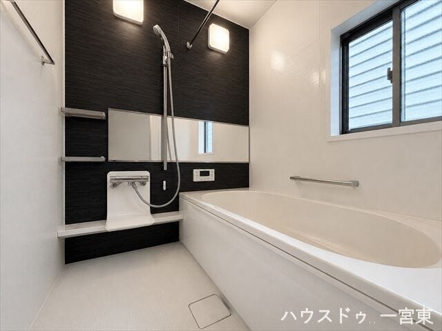 ※居住中につき室内を CG にて物消しをしたものです。
一日の疲れを癒すならココ!落ち着いた雰囲気の浴室は足を伸ばして入っていただけます。