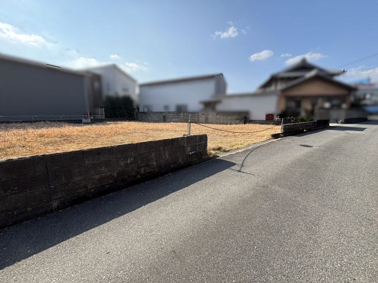 約4.2mの前面道路で、駐車や車のすれ違いもスムーズです。