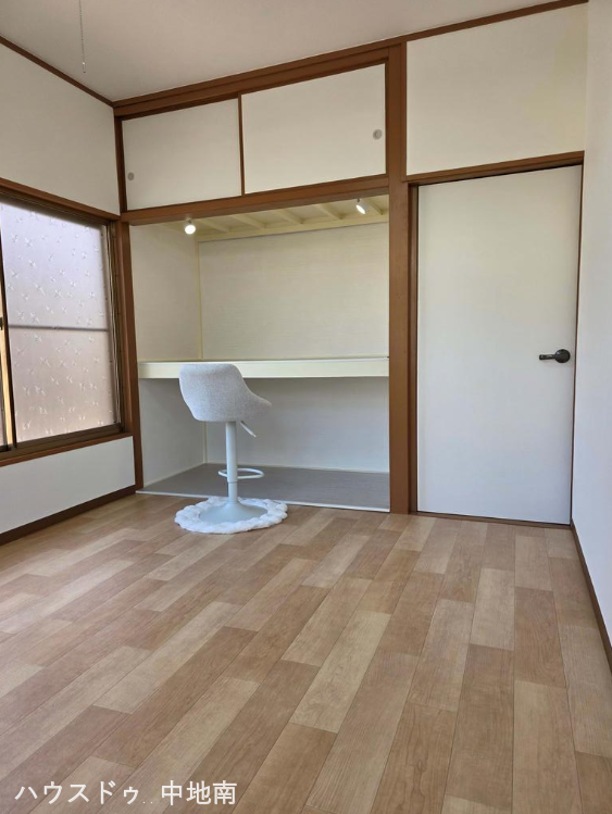 書斎や子供部屋としても使用できる洋室♪