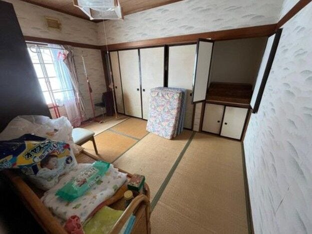 《1階・和室2》
収納もしっかりと確保!畳の上でおくつろぎいただけます。