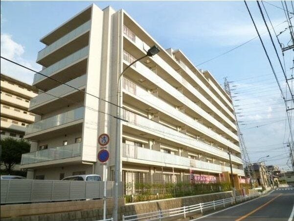 【外観】
新松戸駅徒歩12分♪小学校徒歩9分♪ペット飼育可(犬・猫・兎・その他小動物2匹まで)♪