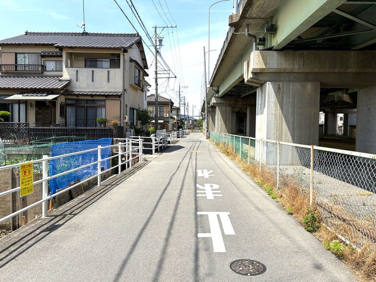 東側前面道路