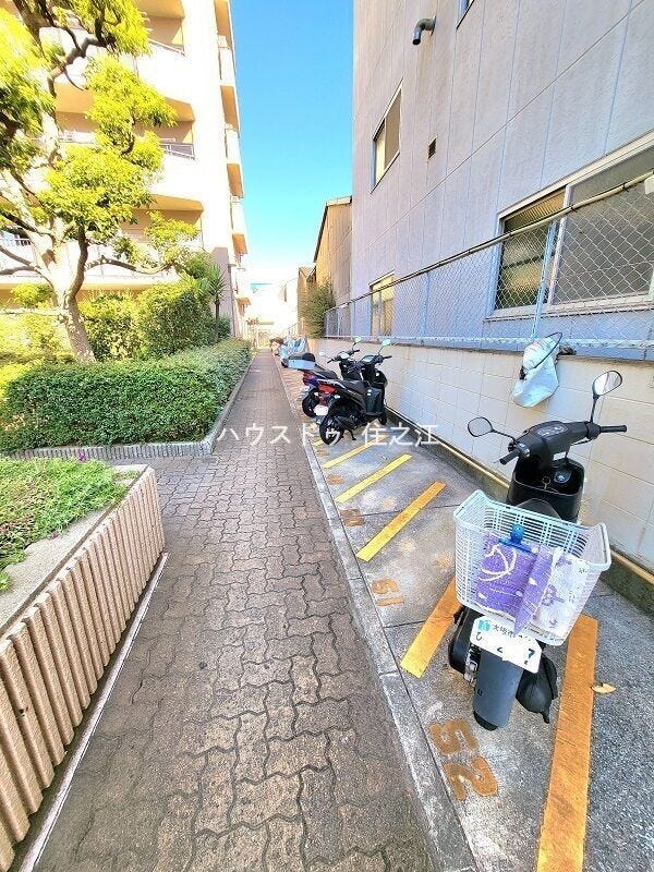 ★バイク置場。最新の空き状況の確認はお気軽にお申し付け下さい。
