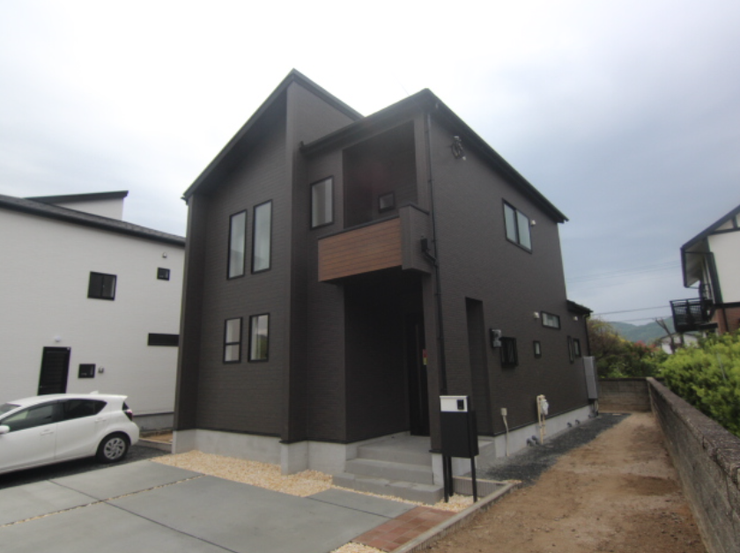 【外観】
■所在地:大野城市むさしヶ丘3丁目(2号棟)
■建物構造:木造
■駐車台数:3台
■現況:空
■引渡日:即時