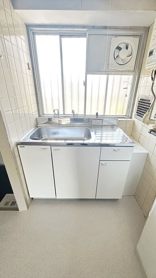 流し台新調済でお綺麗です!