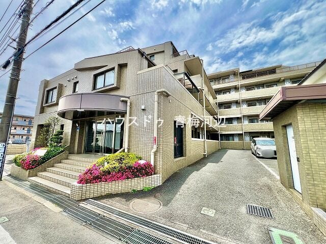 【外観】
JR青梅線「小作」駅から徒歩約7分と通学・通勤にも便利な立地。平成8年築の中古マンションです。