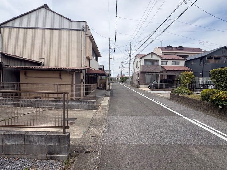 小学校徒歩10分・中学校徒歩11分でお子様の通学も安心です♪