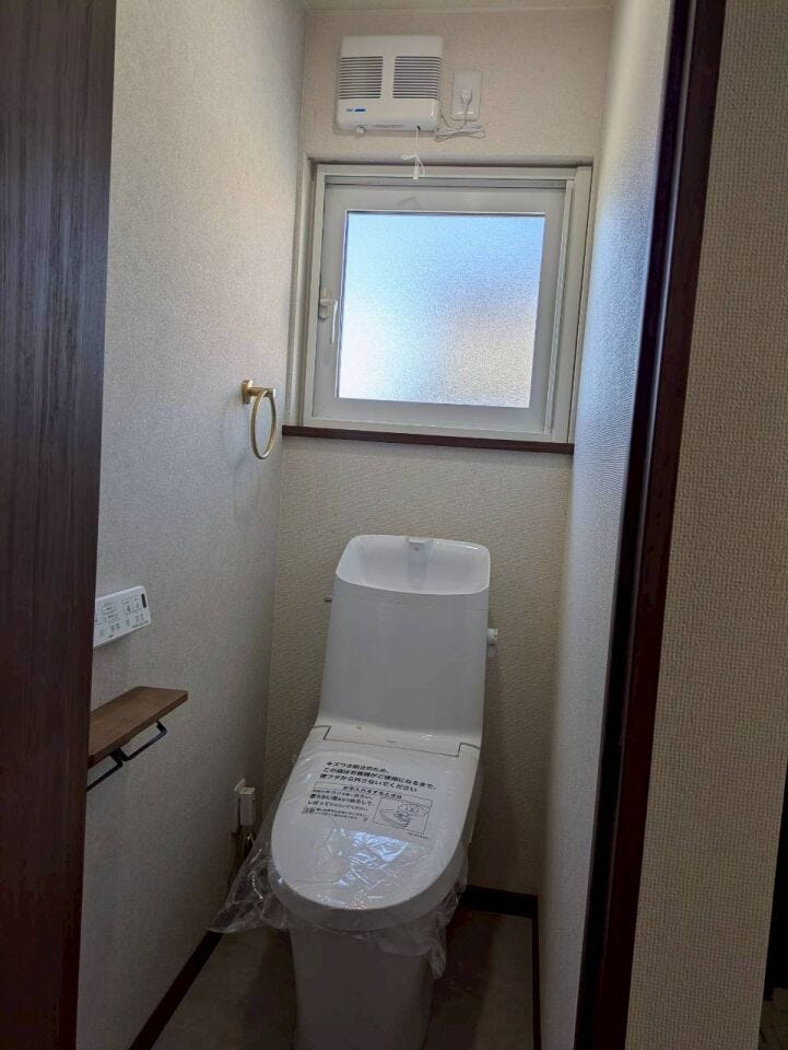 トイレ2カ所付いてまして、1Fトイレです!