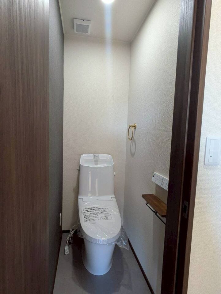 トイレ2カ所付いてまして、2Fトイレです!