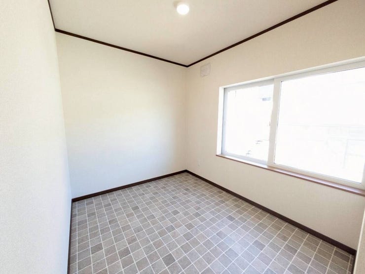 1Fの洋室です!キッチン横にあります!子供部屋でも、ちょっとした荷物置場でも使えます!