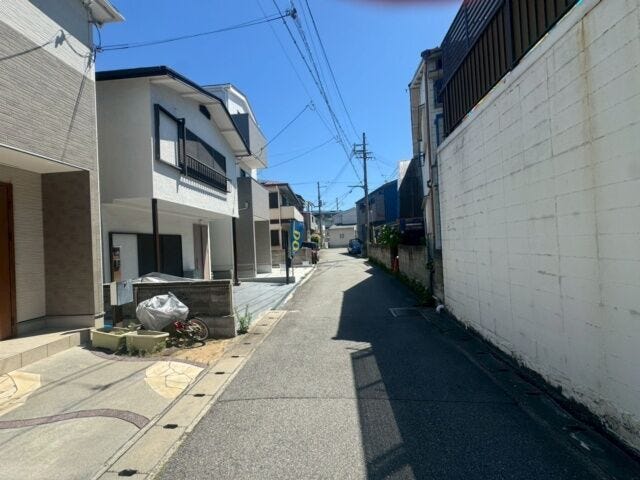 前面道路もしっかり道路を確保されているので、お子様でも安心です。