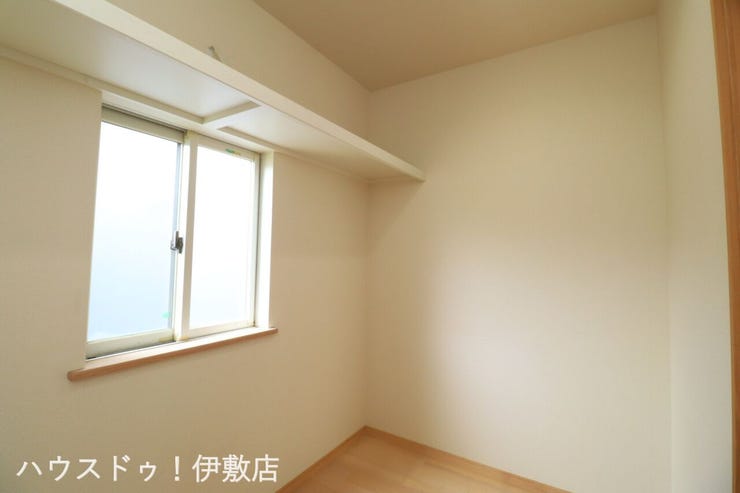 【ウォークインクローゼット】
2F廊下に家族みんなで使用できるファミクロ付。