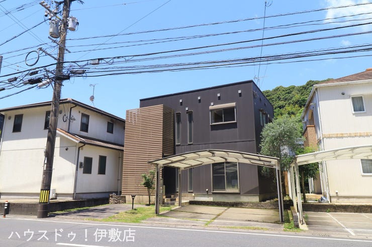 【外観】
【外観写真】
・玉江小学校まで平坦な道のり
・駐車場普通車2台、軽1台可能