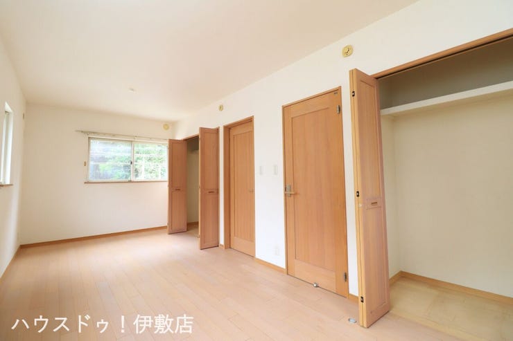 【洋室×洋室】
ドアが2ヶ所あり将来的に仕切ることも可能です