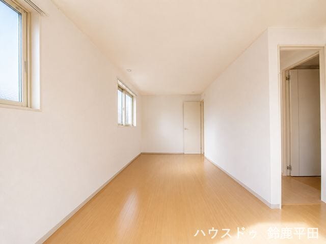 ※家具消し加工をしています
【3階西側洋室】奥行きのあるお部屋で家具のレイアウトを考えやすい間取りです。