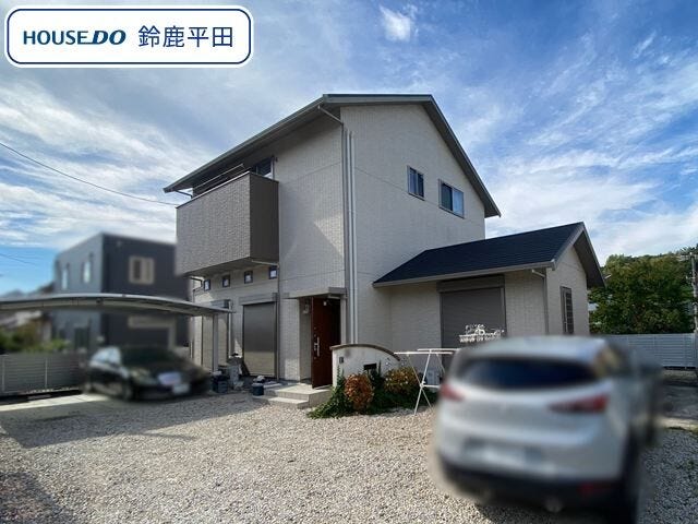 【外観】
八郷西小学校/西朝明中学校エリアに建つ5LDK+Sです。徒歩圏内にコンビニや病院があるので便利な立地です。
(2026年5月31日 撮影)