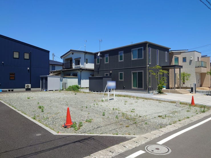 現地(2026年6月)撮影
◎建築条件無し◎
詳細は、ハウスドゥ 八戸市庁前までお気軽にお問い合わせくださいませ♪